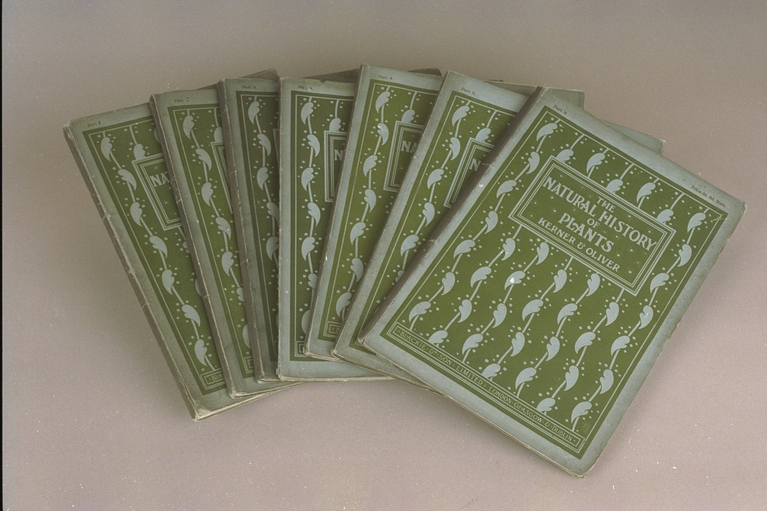 The natural history of plants : - their forms, growth, reproduction, and distribution ; With about two thousand original woodcut illustrations / - From the German of Anton Kerner von Marilaun, by F. W. Oliver; with the assistance of Lady Busk, and Mrs. M. F. Macdonald. - Volume I, - Biology and configuration of plants.