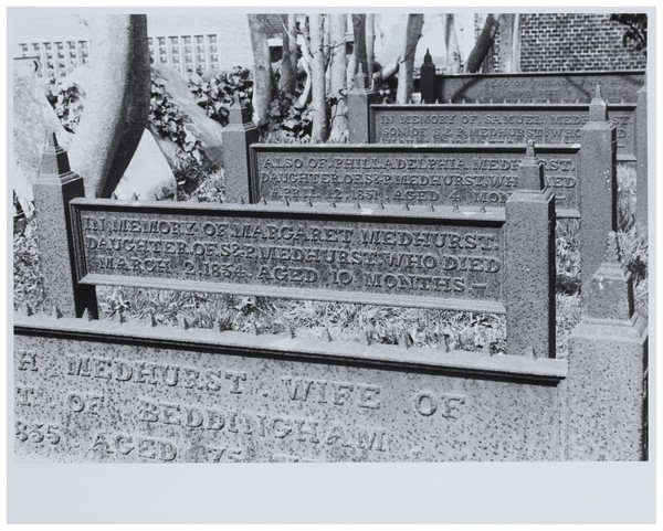 Memorial lettering